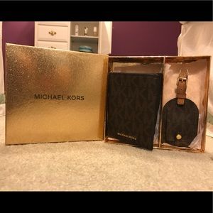 Michael Kors Passport and Luggage Tag Set